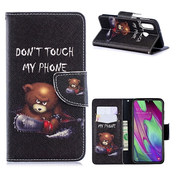Wonderland Samsung Galaxy A40 etui - Brun Bjørn og Advarende Ord Black
