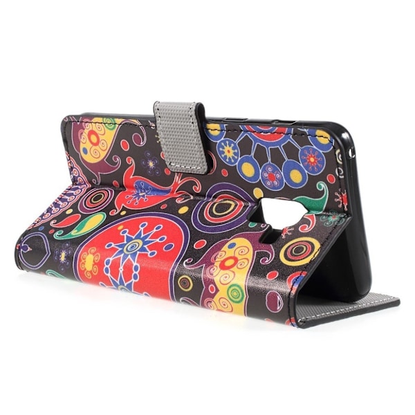 Samsung Galaxy A8 (2018) mønstret PU læder flip etui - Abstrakt Mønster Multicolor