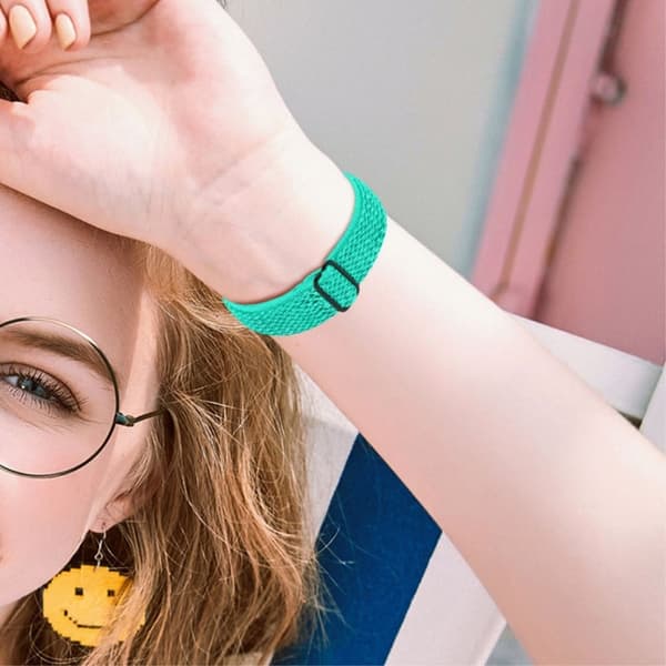 Fitbit Versa 2 / Versa Lite elastisk urrem med justerbart spænde - Grøn Green