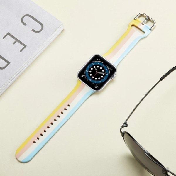 Apple Watch 42mm - 44mm regnbuestribet silikone-urrem - Gul Multicolor