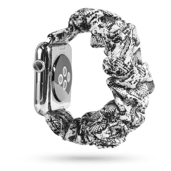 Apple Watch Series 5 44mm trasa mönster klockarmband - svartvitt ormskinn multifärg