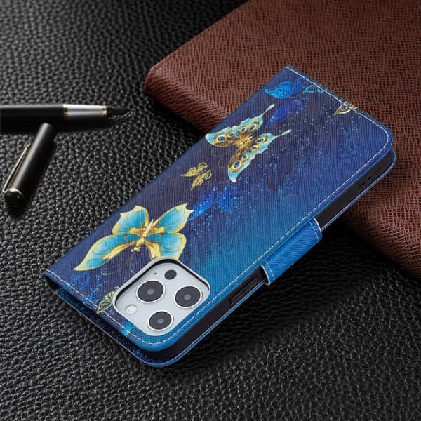 Wonderland iPhone 13 Pro flip etui - Gyldne Sommerfugle Multicolor