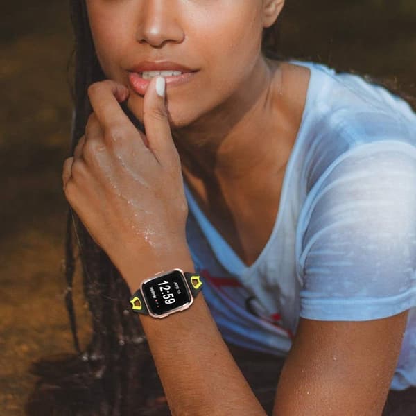 Fitbit Versa kaksivärinen vedenpitävä silikonikellonauha - Musta / Keltainen Yellow