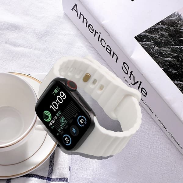 Apple Watch Series 8 (41 mm) klokkerem i silikon med knapp - Hvit White