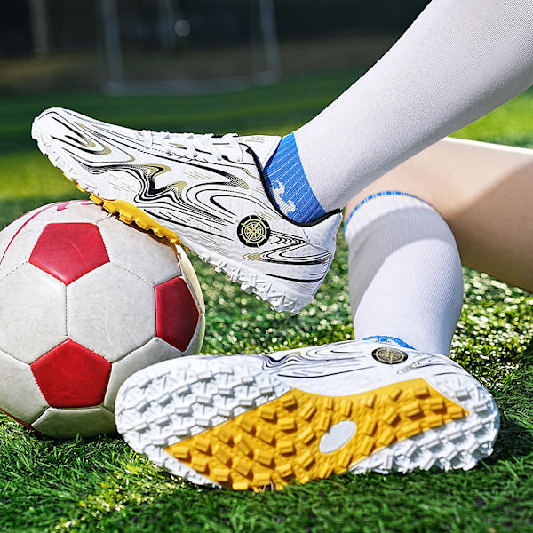 Fotbollsskor för pojkar och flickor, halkfria fotbollsskor med dubbar, grässkor, sneakers 2kr158 White Moon 44
