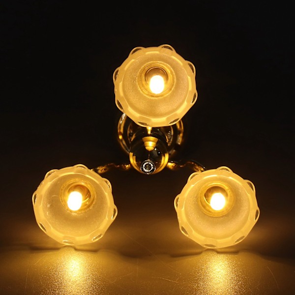 Dockhus Taklampa 3-Huvud Batteridriven Metall Glas Chandelier för 1:12 Skala Miniatyr Dekoration, Hållbar Metallkonstruktion och Glas Skärmar