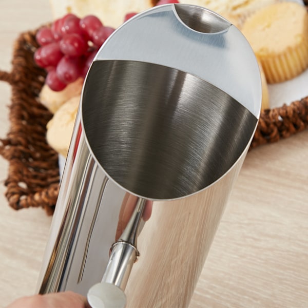 Ergonomisk Vattenkanna i Rostfritt Stål 1,5L med Isbehållare, Fruktkanna för Kalla Drycker, Hållbar Design för Enkel Hällning och Servering