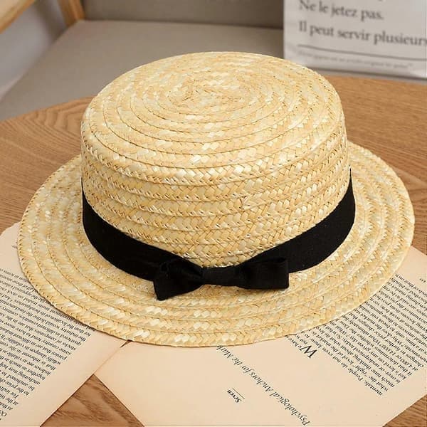 Söt barnsolhatt med halmrosett, bred brätte, strand, sommar, båt, strandband, rund, platt topp