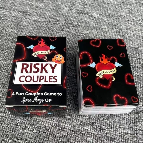 Risky Couples -korttipeli, aikuisten seurapeli pariskunnille, hauska treffipeli sydänkuviolla