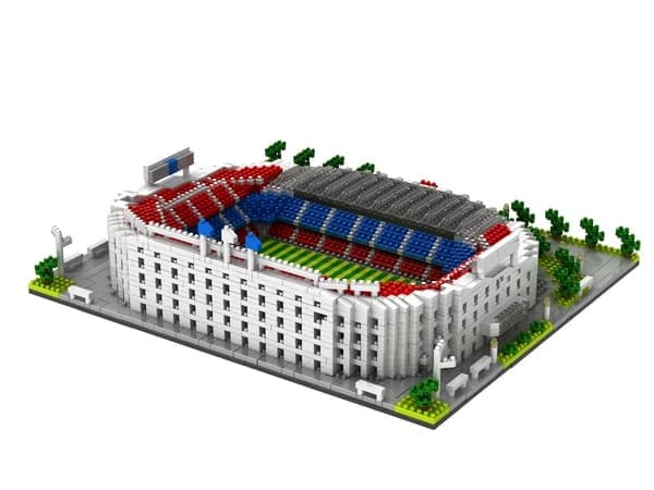 En 3800-delers byggeklodsmodel, der kan samles til Old Trafford Stadium, størrelse 2 2