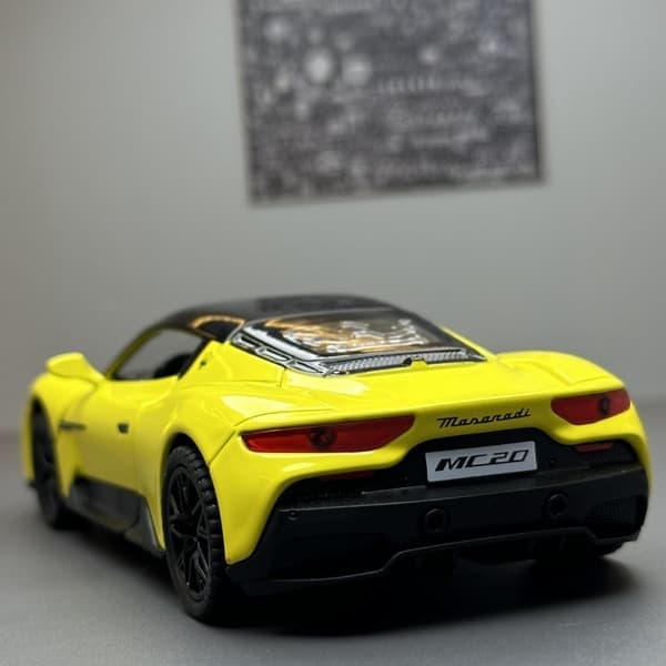 Alloy bilmodel 1:32 MC20 sportsvogn lyd- og lyslegetøjsbilmodelpynt