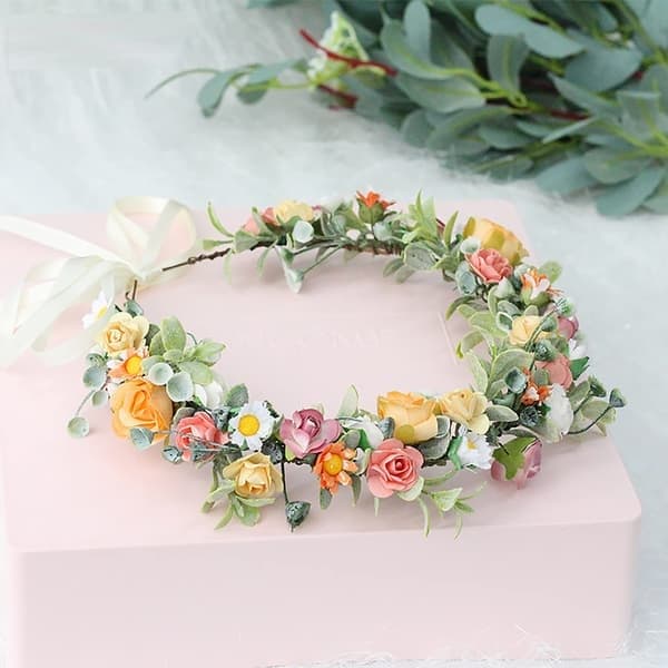 Svensk midsommarkrans, blomsterkrans i boho-stil för sommarfiranden