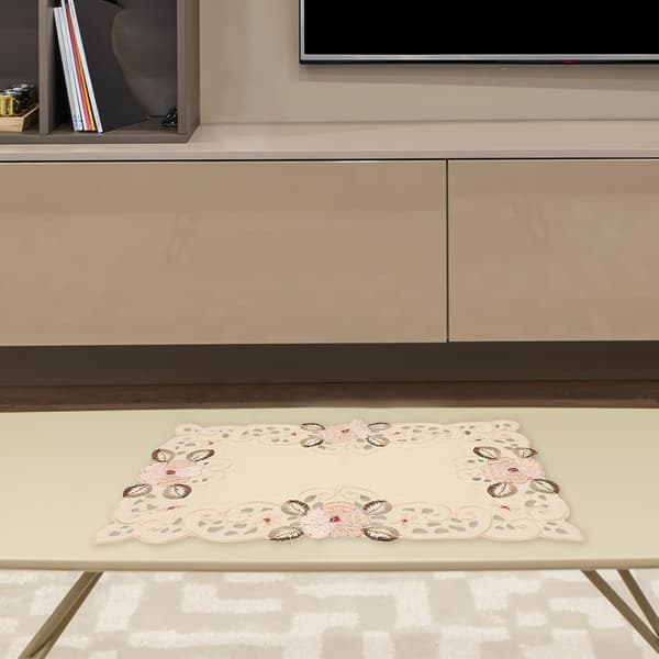 2 stk. bordmatte i polyesterfiber med broderi, klassisk broderidesign, dekorativ