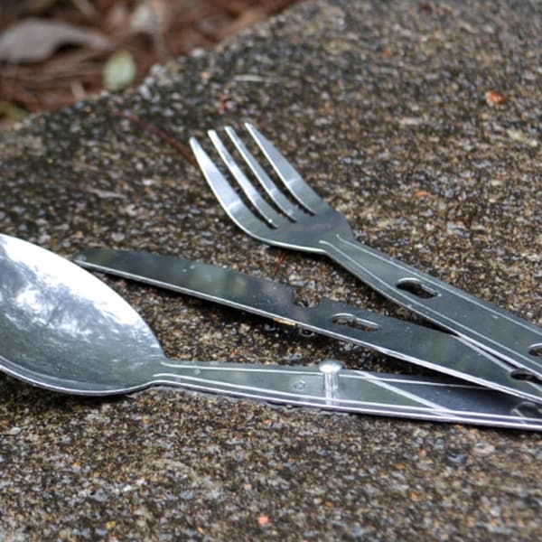 Bærbart campingsæt med gaffel og ske i rustfrit stål med slidstærkt design