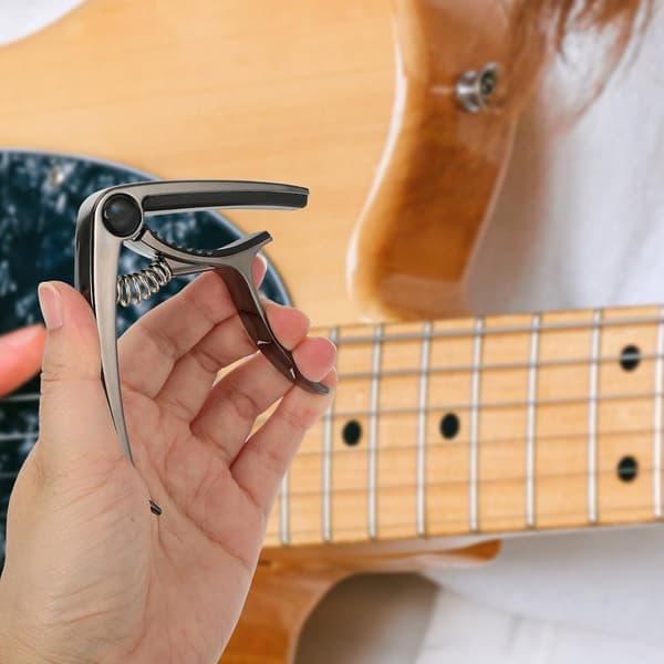 Gitarr Capo Clip Zinklegering Lätt att flytta Jämn tryckapplicering Svart