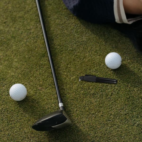 Golfpallon viivanmerkitsemiskynät 4kpl sarja Musta Kolmio Koukku Kohdistustyökalut Golf-tarvike
