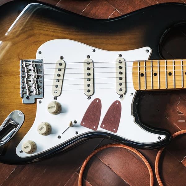 2 st trä elektrisk gitarr dragstångsskydd halvoval form för ukulele och elgitarr