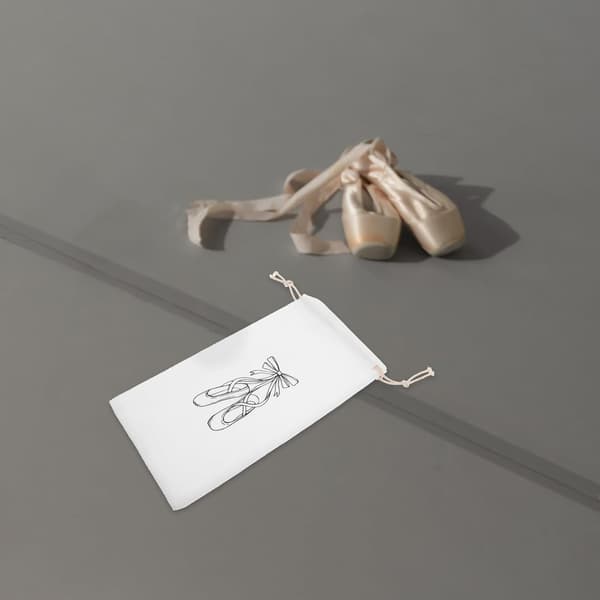3 stk. hvide balletskotasker med snorelukning, fnugmateriale