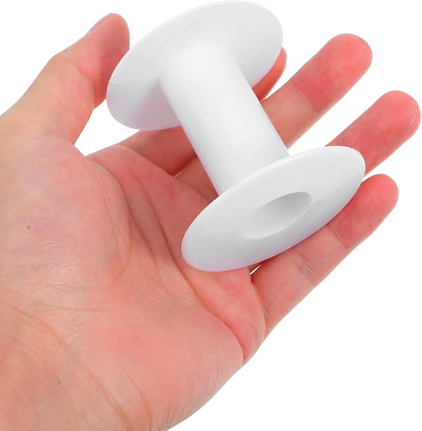 Plastspoler for tråd 10 stk. Små tomme trådspoler med halvfunksjon