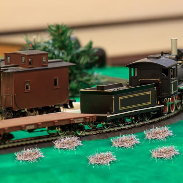 1 boks plast kunstgress klynge miniatyr gresstust lett brun landskapsdekorasjon