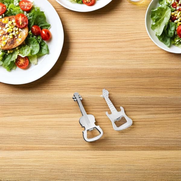 4 st flasköppnare nyckelringar i silver zinklegering med fiol- och gitarrdesigner