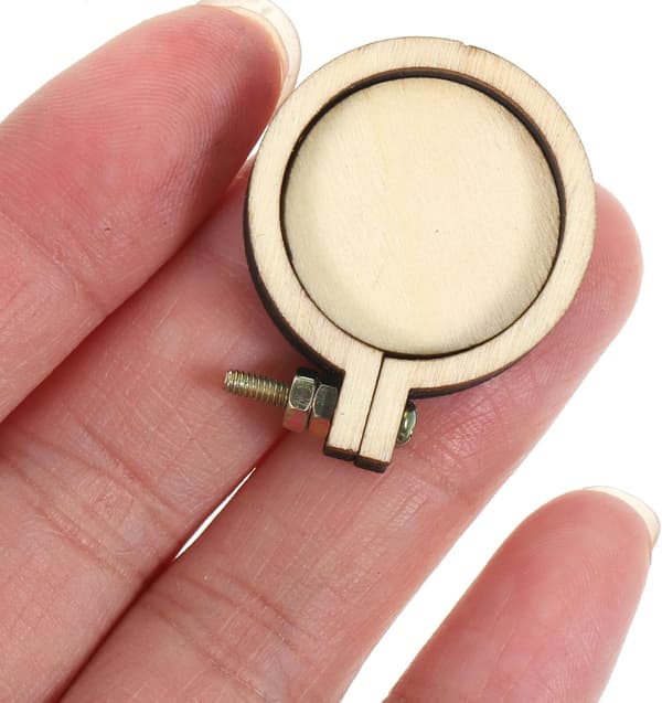 18 stk. træbroderi pagodevedhæng miniature runde rammer
