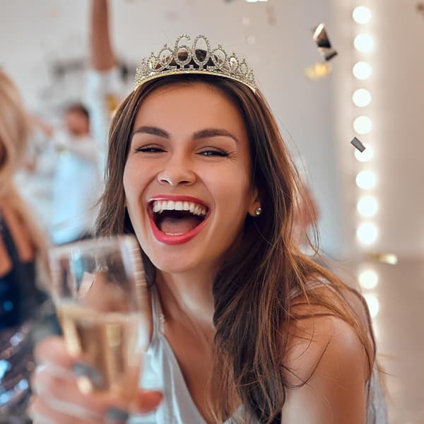Bursdagskronesett Rhinestone Tiara Skjerf for kvinner, elegant legering og polyester, behagelig å ha på