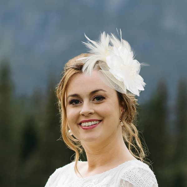 Blomster Fascinator Hodeplagg for Kvinner Teselskap Hatt Mesh og Fjær Design Brudehodeplagg