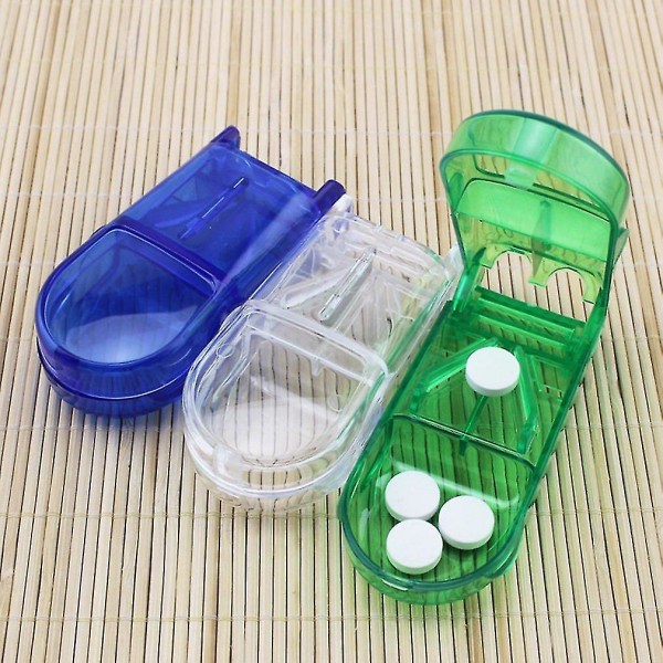 Case matkalääketieteellinen pillerirasia, jossa leikkuri
