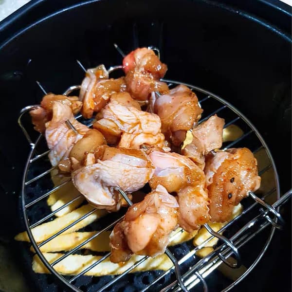 Dobbeltlags grillrist i rustfrit stål med 3 spyd tilbehørshylde til airfryer