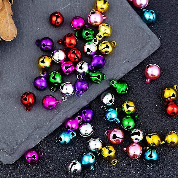 100 st 8 mm små färgade klockor, metallklockor, för smyckestillverkning juldekorationer Hy-yuhao