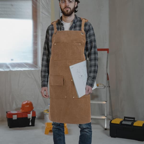 Lærredsværktøjsforklæde: Lærredsarbejdsforklæde med justerbare stropper og foldbart design med flere lommer, nem vedligeholdelse
