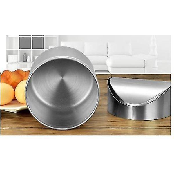 Badrumssopbehållare i rostfritt stål med silverfinish och lock.