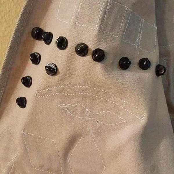 1 æske sorte runde flade nålebagsider med godt greb og brugervenligt gummilegeringsmateriale