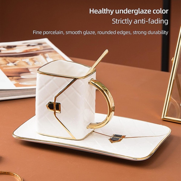 Særligt håndtaskeformet kaffekrussæt med underkopske