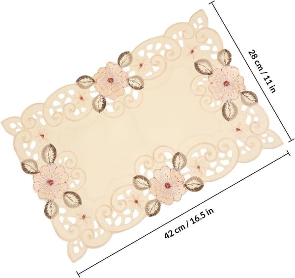 2 stk. bordmatte i polyesterfiber med broderi, klassisk broderidesign, dekorativ