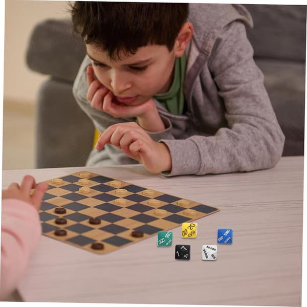 Fler-sidet terningesæt med terninger med pladsværdi til brætspil og rollespil, farverigt