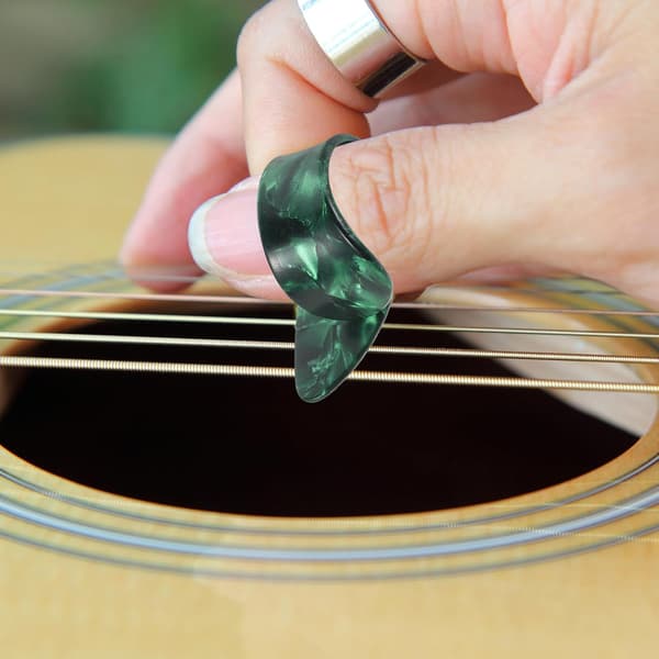 18 st tumgitarrplektrum i harts celluloid platt fingerplektrum