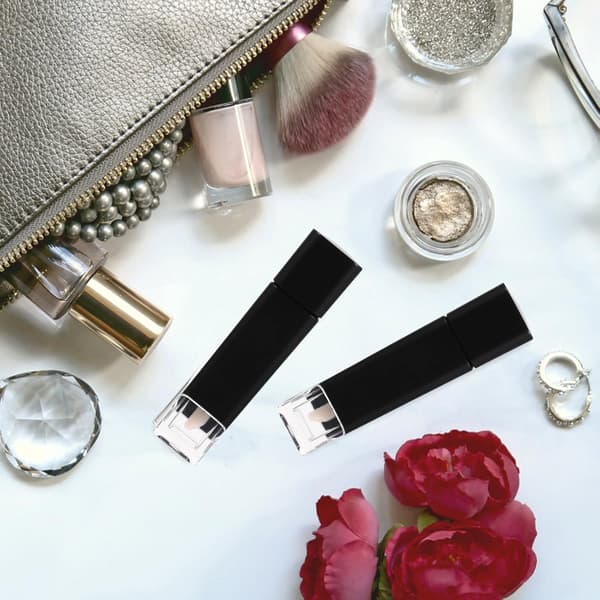Plastikk Lipgloss-tuber 4 stk. påfyllbare tomme beholdere 5G lokk for kvinner DIY