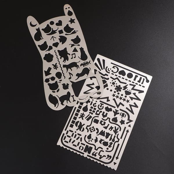 2 st metallritmallar med katt- och graffitischabloner, geometrisk design i stål