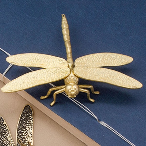 Miniatyyri sudenkorento-veistos messinki-sudenkorento-koristeen juhlat suosivat modernia metallista sudenkorentokoristetta teehuoneeseen Toimistohylly Gold