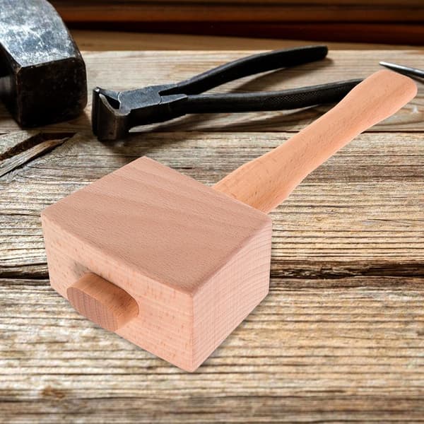 Træhammer med ergonomisk håndtag og robust træmateriale