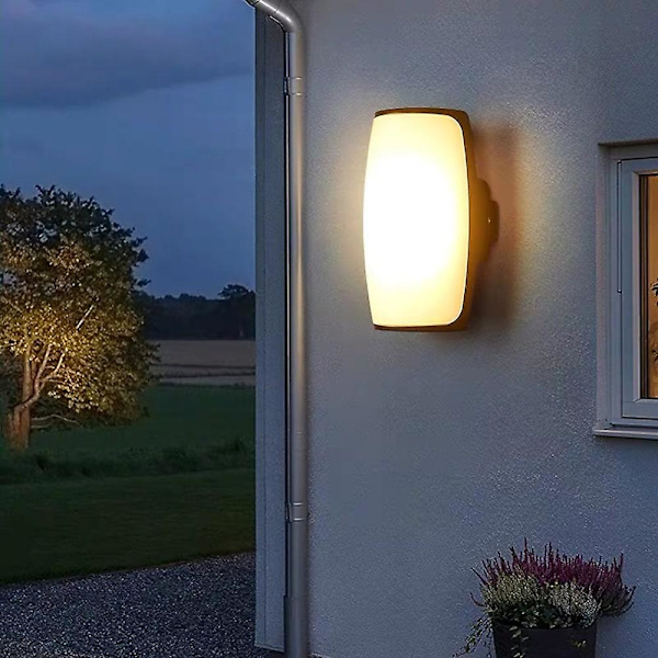 Vanntett vegglampe for utendørs, montert i jern