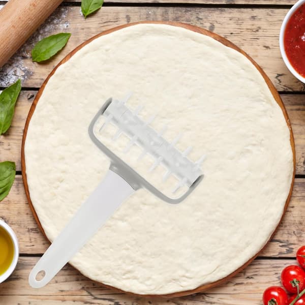 2 stk. pizzadeigrulle med perforering og god varmebestandighet, bakeredskap i PP-materiale