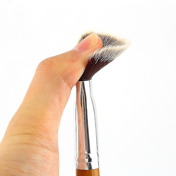 Makeup-kost med bambushåndtag til foundation, blush og kosmetik