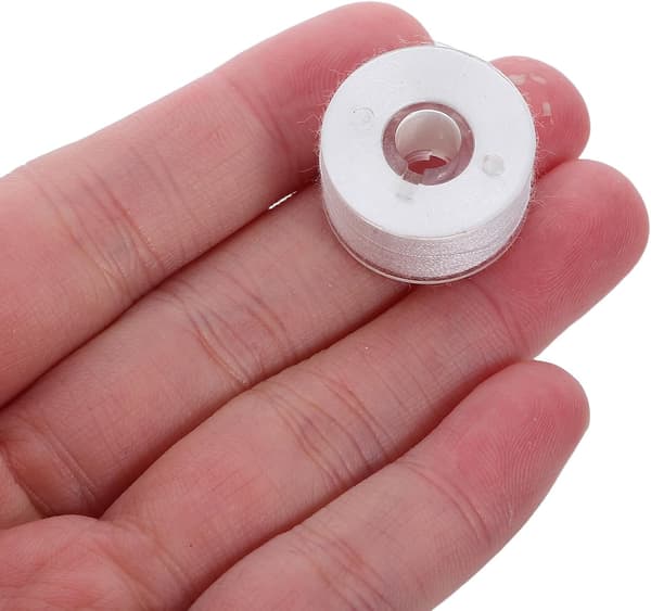 144 stk. forhåndsspolede undertråder i polyester, sytråd, broderiundertråder