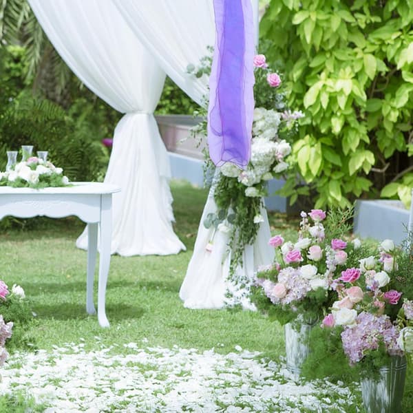 Lilla bryllupsbue-draperingspanel laget av mykt polyesterstoff, elegant og allsidig anvendelse