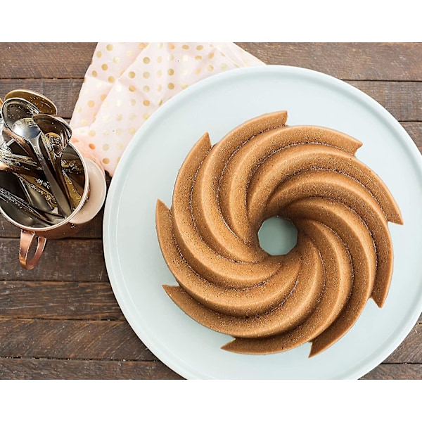 Valettu alumiini, kakku elegantin kuvioinnin kultaisilla yksityiskohdilla 1 kpl