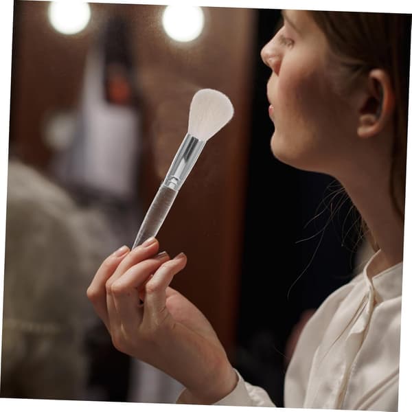 Uld makeupbørste til blush og highlighter Lille pudderbørste til påføring af løs pudder Kinder