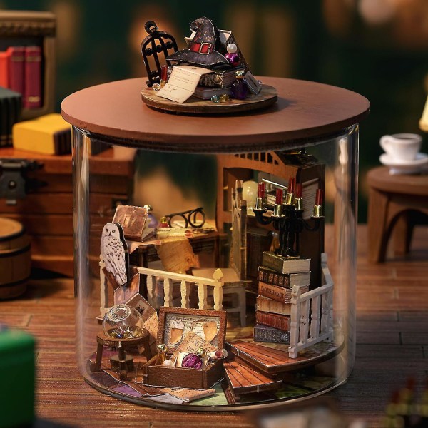 Dukkehus gør det selv Miniature træmøbelsæt, mini håndlavet dukkehusmodel med støvdæksel LED,1: